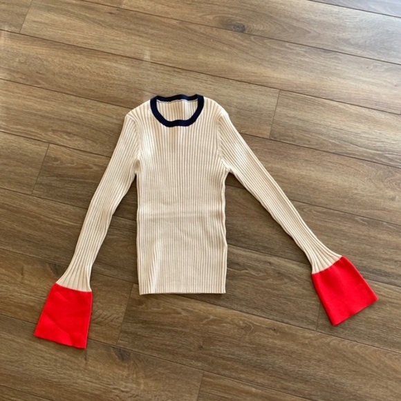 Edition10 Contrast Colored Bell Sleeved Sweater - Picture 4 of 8